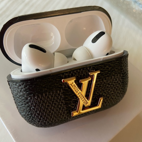 For Apple AirPods PRO 3rd & 4th gen case cover & Clip - Picture 5 of 13